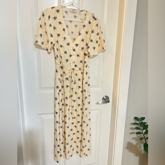 Like New Flutter-Sleeve Midi Dress (US 4 -EUR 36) - Like New! - Picture 6 of 6